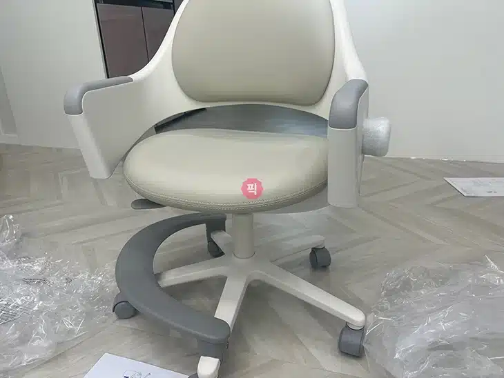 시디즈 링고 의자 실사용 후기 & 장단점 + 시나모롤 커버 착용샷